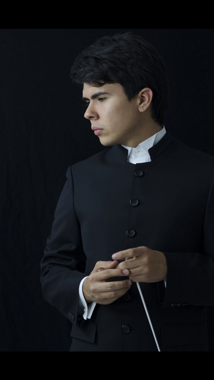 Sebastian Almanzar, conductor