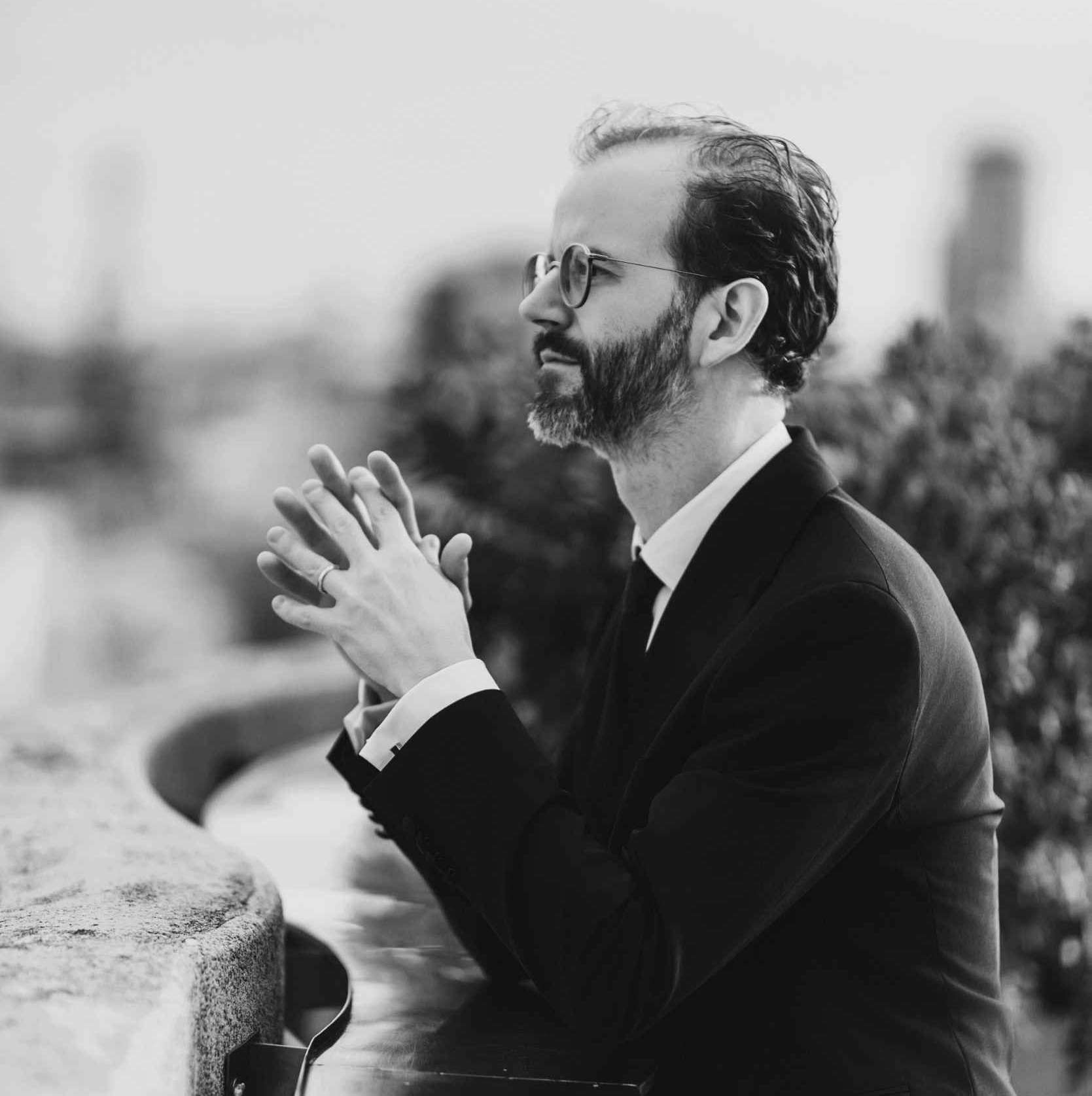 Néstor Bayona, Conductor