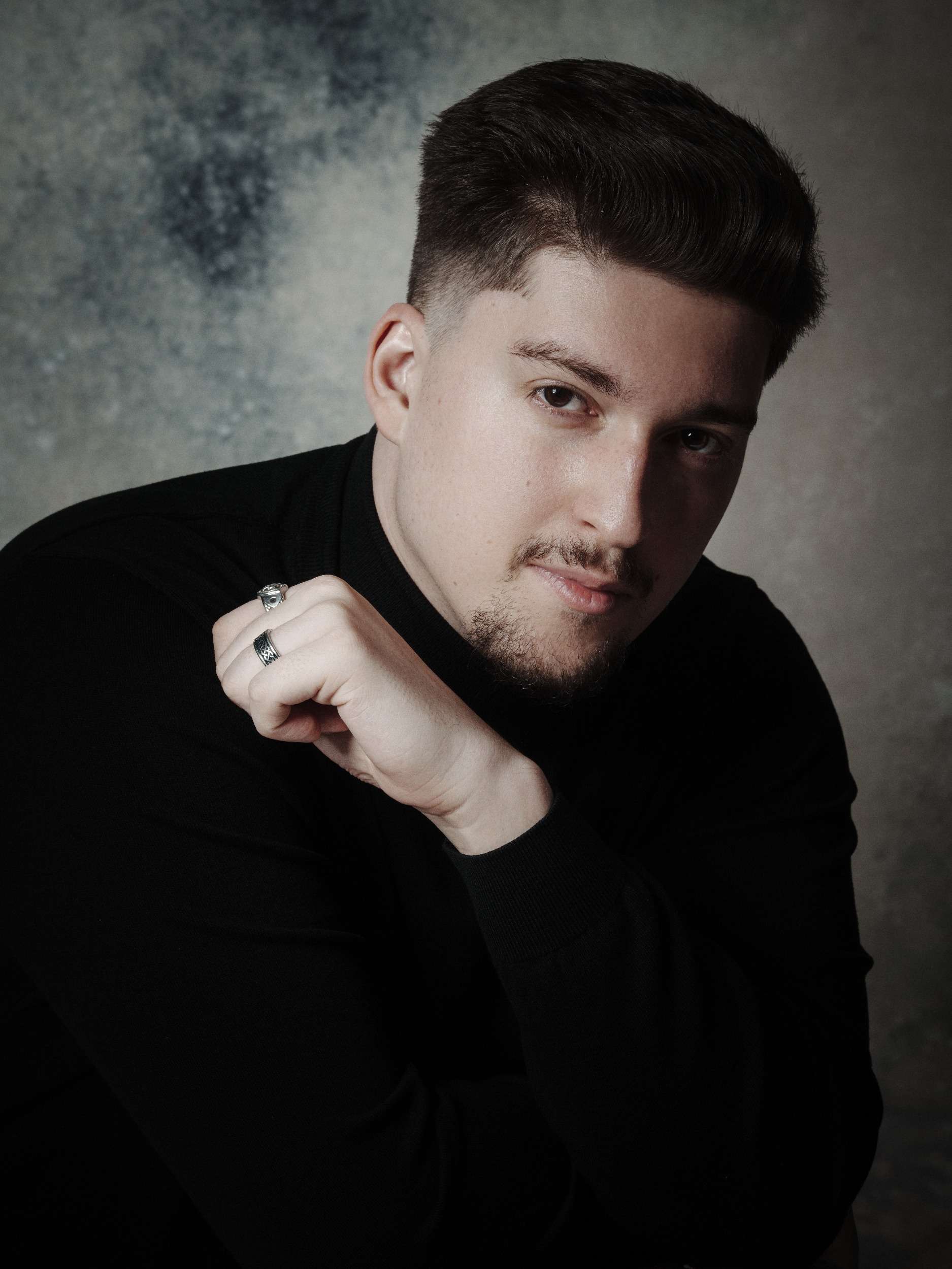Alex Ilvakhin, Baritone